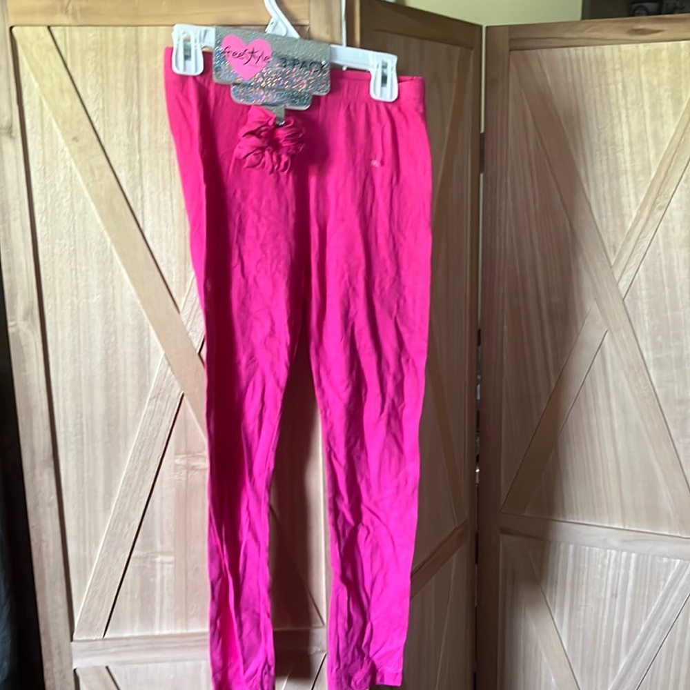 Pink leggings with scrunchie